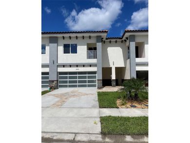 (private lake, pond, coastal) Townhome/Townhouse For Sale in Davenport Florida