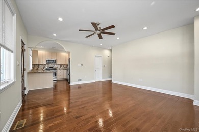 SPACIOUS DETACHED TWO-FAMILY REBUILT IN YEAR 2018 ! Rare - photo 3