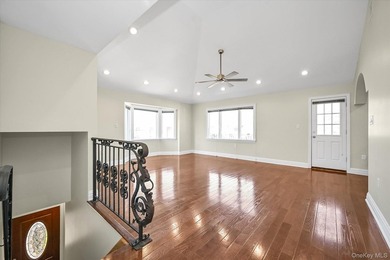 SPACIOUS DETACHED TWO-FAMILY REBUILT IN YEAR 2018 ! Rare - photo 10
