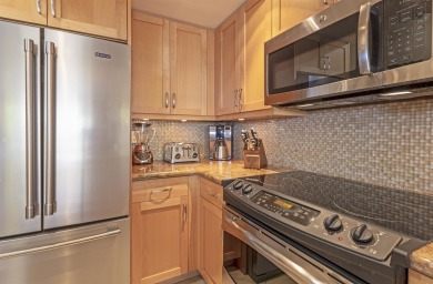 Experience the joy of Maui living in this exquisitely remodeled - photo 15