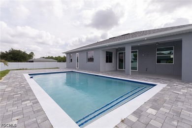 Private Outdoor Oasis Featuring a Heated Pool. Enjoy your own - photo 16