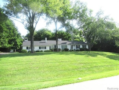 Hammond Lake Home Sale Pending in Bloomfield Hills Michigan