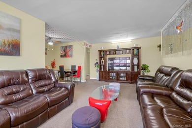 Spacious top-floor one-bedroom with bright east/south exposure - photo 4