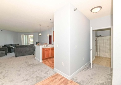Turnkey 1+ bedroom unit with beautiful Lake Michigan balcony - photo 2