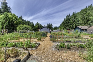 This inviting 3-bedroom, 2-bath home features an open-concept - photo 26