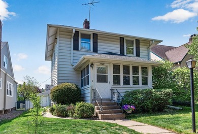 Located on a quiet, tree lined street, close to downtown St Paul - photo 1