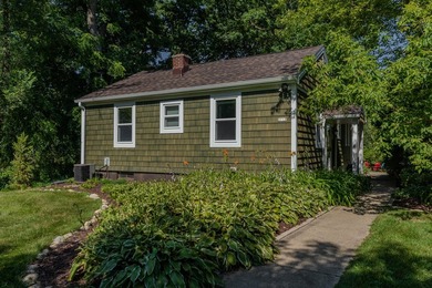 This beautifully renovated home offers a unique opportunity to - photo 3
