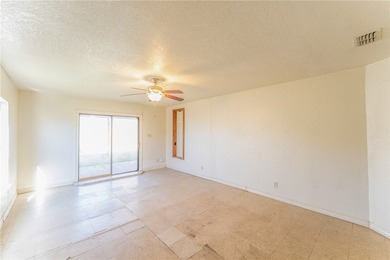 SELLER OFFERING $5,000 IN SELLER CREDITS! Spacious 6-bedroom - photo 5