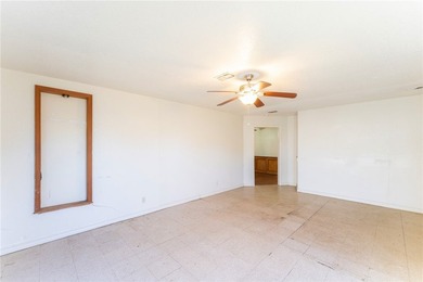 SELLER OFFERING $5,000 IN SELLER CREDITS! Spacious 6-bedroom - photo 6