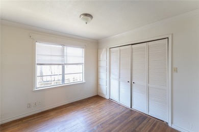 SELLER OFFERING $5,000 IN SELLER CREDITS! Spacious 6-bedroom - photo 7