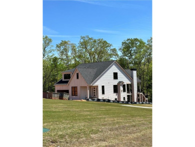 Lake Keowee Home Sale Pending in Seneca South Carolina