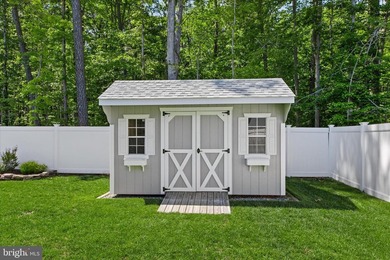 Welcome to Perry's Retreat, an exquisite coastal-inspired - photo 34