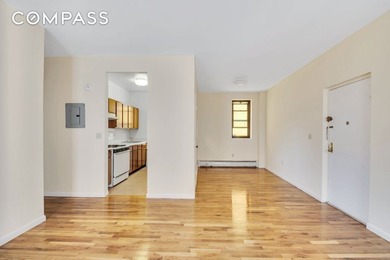 If location and comfort are your jam, this home's for you! - photo 10