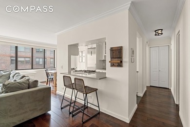 Beautifully Renovated, Convertible 3 Bedroom with In-Unit - photo 4