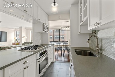 Beautifully Renovated, Convertible 3 Bedroom with In-Unit - photo 5