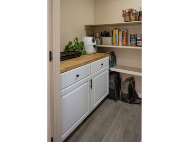 This is the home you have been waiting for, freshly renovated - photo 7