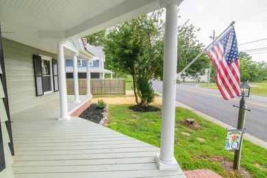 Come one come all to visit this completely renovated Victorian - photo 3