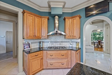Welcome to this stunning luxury residence in the gated community - photo 17