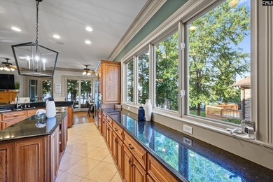 Welcome to this stunning luxury residence in the gated community - photo 19
