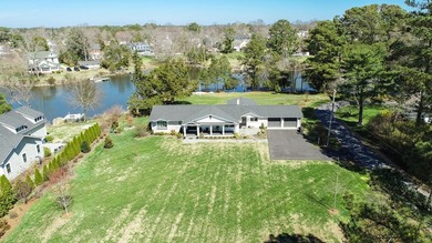 Experience gracious waterfront living in the coveted Mount - photo 3