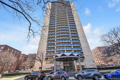A beautifully renovated JR1/One Bedroom apartment has just - photo 3