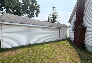 This Ranch Style Home Features 2 Bedrooms, Eat In Kitchen, Full - photo 17