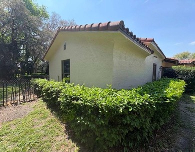 Incredibly rare 4,200+ sqft pool home on the largest lot in the - photo 31