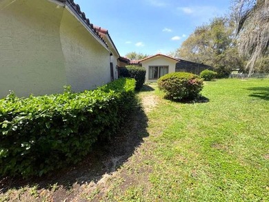 Incredibly rare 4,200+ sqft pool home on the largest lot in the - photo 33