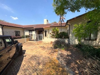 Incredibly rare 4,200+ sqft pool home on the largest lot in the - photo 36