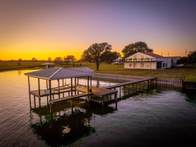 Lake Home For Sale in Groesbeck, Texas