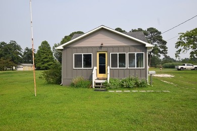 Updated Cottage with a view of Chincoteague Channel, plus a - photo 3