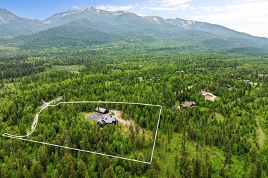 This extraordinary 6,860 SF, 5BD/5BA estate is set on 6.78 - photo 4