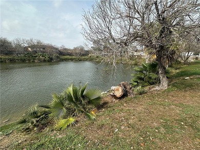 Welcome to this well-maintained condo nestled in a quiet - photo 4