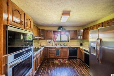 This stunning home and 40x80 shop with man cave, is beautifully - photo 23