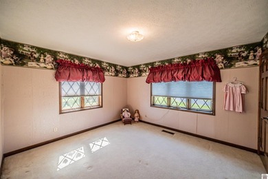 This stunning home and 40x80 shop with man cave, is beautifully - photo 36