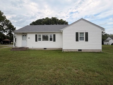Welcome to this solid, well-built 3-bedroom, 1-bath bungalow in - photo 3
