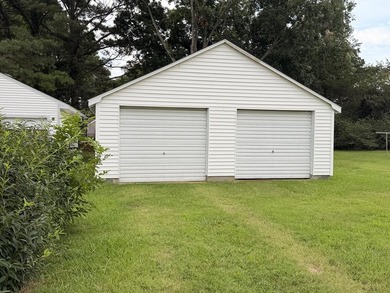 Welcome to this solid, well-built 3-bedroom, 1-bath bungalow in - photo 8
