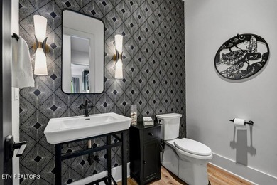Introducing a beautifully crafted 2023 custom lakefront home in - photo 26