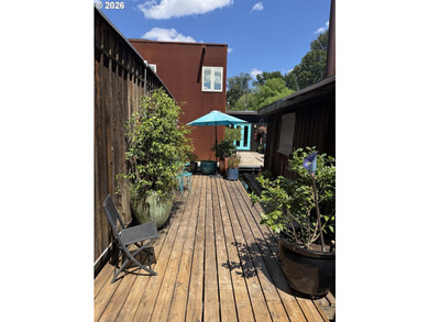 Rare Original Single-Level Round-Top Floating Home | Oregon - photo 13