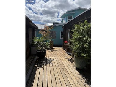 Rare Original Single-Level Round-Top Floating Home | Oregon - photo 14