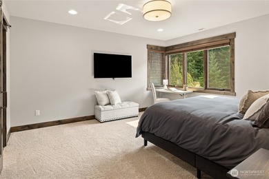 Exquisite Swiftwater Custom Home overlooking the 10th hole of - photo 16