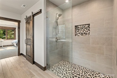 Exquisite Swiftwater Custom Home overlooking the 10th hole of - photo 17