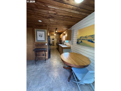 Rare Original Single-Level Round-Top Floating Home | Oregon - photo 21