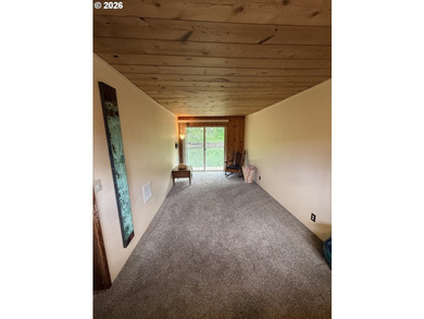 Rare Original Single-Level Round-Top Floating Home | Oregon - photo 23