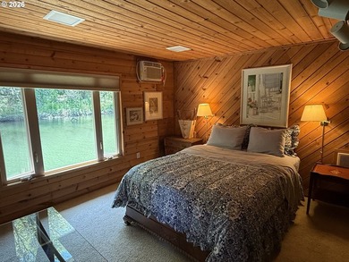 Rare Original Single-Level Round-Top Floating Home | Oregon - photo 26