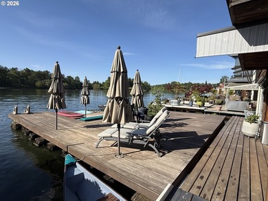 Rare Original Single-Level Round-Top Floating Home | Oregon - photo 27