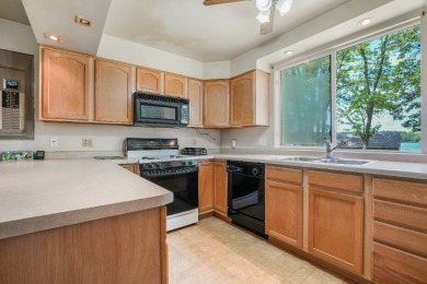 2-Bedroom, 1-Bath Cottage on Parker Lake - photo 3