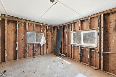 Great opportunity to finish a refurbished 1970s manufactured - photo 3