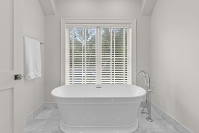 Overlooking the Kiawah River, this exceptional coastal residence - photo 34