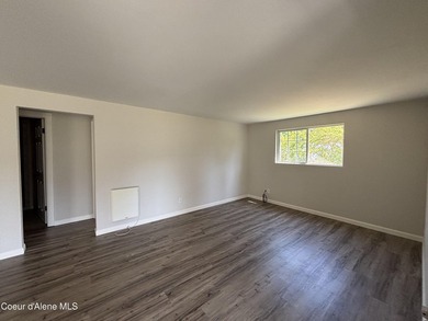Delightful lakeside cabin on Idyllic 4.9 acres with convenient - photo 17